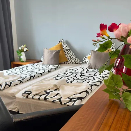 Moji 3 Koeln Lindlar