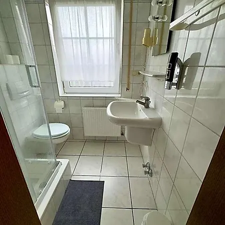 Fogadó Moji 3 Koeln Lindlar