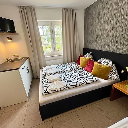 Moji 3 Koeln Fogadó 4*